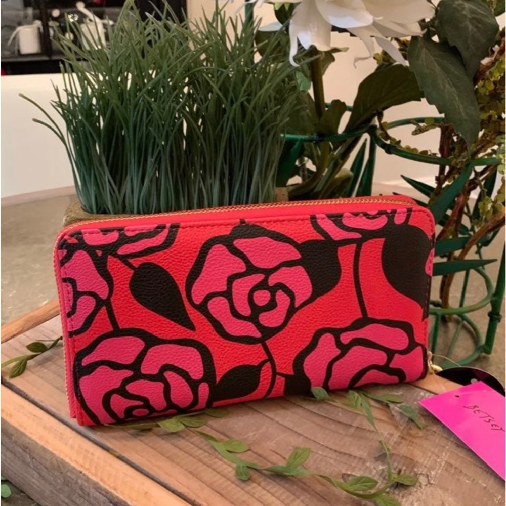 BETSEY JOHNSON RED/ PINK BLACK FLORAL ROSES WRISTLET / WALLET - Picture 3 of 7